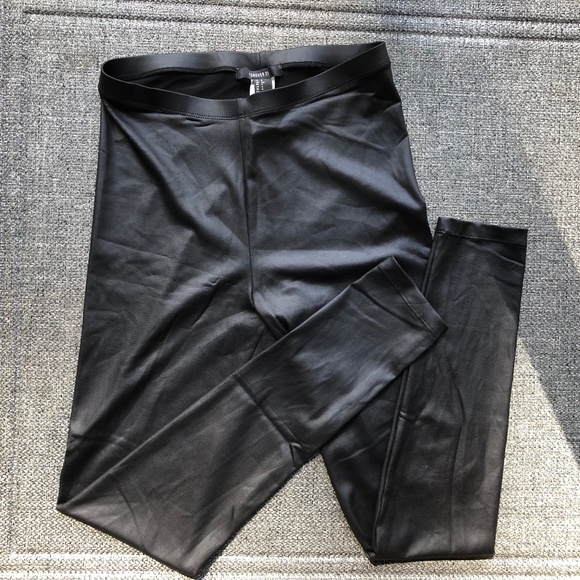 NWOT Forever 21 Black Faux Leather Leggings - Picture 2 of 4